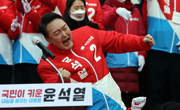 어퍼컷 날린 윤석열…“정치보복 상징” “뭐 눈엔 뭐만” | 서울신문
