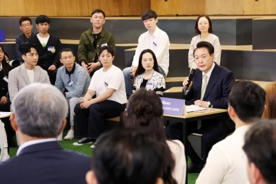 尹 “노동약자지원법·노동법원 추진”