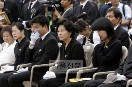 [노무현 전대통령 49재] “잘 가오, 그대” 수만개 노란·검은 풍선물결