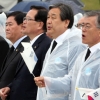 김무성·문재인 ‘임을 위한 행진곡’ 제창