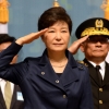 朴대통령 “북핵 포기 땐 적극 지원”