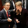 유엔 ‘대북 제재 결의안’ 회의서 대화 나누는 美-日 대사