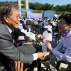 문재인 정부 첫 공식행사 5·18기념식…‘님을 위한 행진곡’ 제창