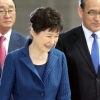박근혜 대통령, ‘최순실 파문’에도 부산 방문…“대국민사과 후 첫 외부 일정”
