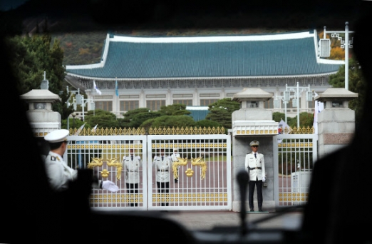 ‘협의’하는 청와대 압수수색, 2012년 ‘MB 사저의혹’때도 있었다