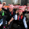 “5%대 지지율도 실력이야, 부모를 탓해”···朴대통령 풍자마당 된 민중총궐기 대회
