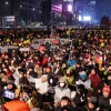 “박근혜 대통령 탄핵, 재벌총수 구속”…눈＋강추위 속 ‘주말 촛불집회’