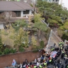 [서울포토] 박 前대통령 사저 앞에 모여든 지지자들