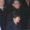 박근혜 前 대통령, 오후 7시 39분 삼성동 사저 도착…미소 띠고 손 흔들어