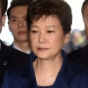 박근혜 전 대통령 영장실질심사 출석…어두운 표정에 ‘묵묵부답’(종합)