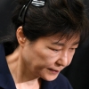 법원, ‘비선진료 방조’ 이영선 재판에 ‘증인 박근혜’ 강제구인