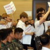 대학생들 장준규 육참총장에 ‘성소수자 차별 반대’ 기습시위