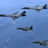‘죽음의 백조’ B-1B, F-35B 스텔스기 한반도 동시 출격…대북 무력 시위