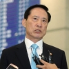 귀국하는 송영무 국방장관 “전술핵 재배치, 논의 안 했다”