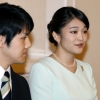 ‘평범한 회사원과 약혼’ 일본 마코 공주, 결혼식 연기했다…왜?