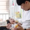 아빠 육아휴직 90일… 한국도 의무화될까