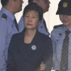 “박근혜 추가 구속 반대”…朴지지자들 법원 앞 집회 계속