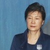 한국당, 박근혜 전 대통령 사실상 ‘출당’…‘탈당 권유’ 징계 결정