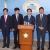 바른정당 김무성 의원 9명 탈당 선언…도로 자유한국당 복귀