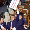 [서울포토] 국회 본회의장서 피켓 시위 벌이다 제지당하는 조원진