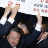 신동욱, 조원진 ‘박근혜 석방 시위’에 “살아있는 정치인 베스트”
