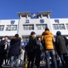 [서울포토] 포항 여진 발생… 건물 밖으로 대피하는 교직원들