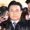[서울포토] ‘뇌물 의혹’ 피의자 신분으로 검찰 출석한 전병헌