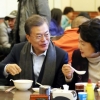 문 대통령, 베이징 서민식당에서 빵·두유로 아침식사