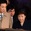유영하, 박 전 대통령 재산동결 명령 전 받은 수표 돌려놓았다