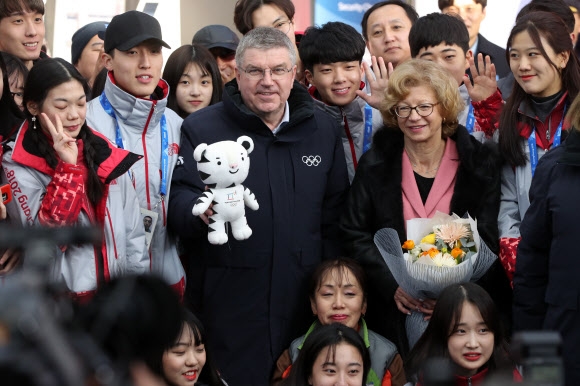 바흐 IOC위원장 “평창 큰 기대… 남북 단일팀이 올림픽 정신”