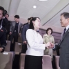 [서울포토] 예술단 공연 관람 후 인사 나누는 문 대통령과 북한 김여정