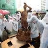 ‘日총영사관 앞 노동자상’… 백기 든 부산 동구청