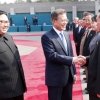 [서울포토] 인사하는 북한 리선권과 문재인 대통령