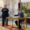 형식도 생략한 만남…김정은 ‘文의 북·미 중재’ 절실했다