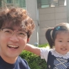 ‘늦깎이 아빠’ 안재욱, 3살 딸 수현이와 셀카 ‘웃는 모습이 붕어빵~’