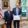 “김정은 ‘거대 친서’에 회담 개최 갈망…트럼프에 선물도 보내”