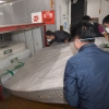 [서울포토] ‘라돈 침대’ 수거하는 우체국 직원들