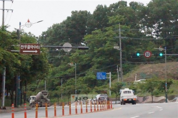 찬우물고개. 강화로 이장한 세조와 태조의 무덤을 다시 옮겼다는 개골동이 가깝다.