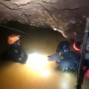 좁고 어두운 동굴 속 흙탕물로 뛰어들고…동굴 소년 구조 영상 공개