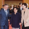유은혜 첫 여성 부총리, 생일날 시어머니와 함께 임명식에 참석