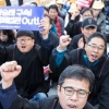 법원공무원 500여명 집단 휴가낸 뒤 “양승태 구속하라” 집회