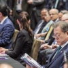 日매체 “文대통령과 아베 총리, 싱가포르서 악수”