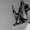 광화문 이순신 장군 동상은 박정희 대통령이 낸 기금으로 건립됐다.