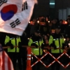 “문빠보다 무섭다”… 태극기부대에 휘둘리는 한국당 전대