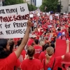 투잡 뛰는 美 교사들 거리로…공교육 향한 분노 터졌다