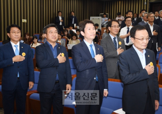 당정청 인사들, 오늘 봉하마을 총집결… 황교안 등 한국당은 불참