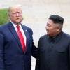 트럼프 “김정은과 관계 좋지만 북한 방문은 아직”