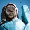 고향 슬로베니아에 세워진 멜라니아 조각상 ‘흉물’ 논란 왜