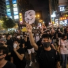 홍콩 시위대 입법회 점거 후 경찰과 첫 충돌
