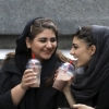 히잡 벗어던지는 용감한 이란 여성들…“변화는 진행형”